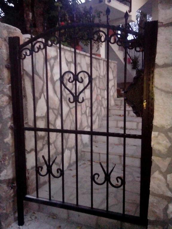 לושטיצה Apartmani Roganovic מראה חיצוני תמונה