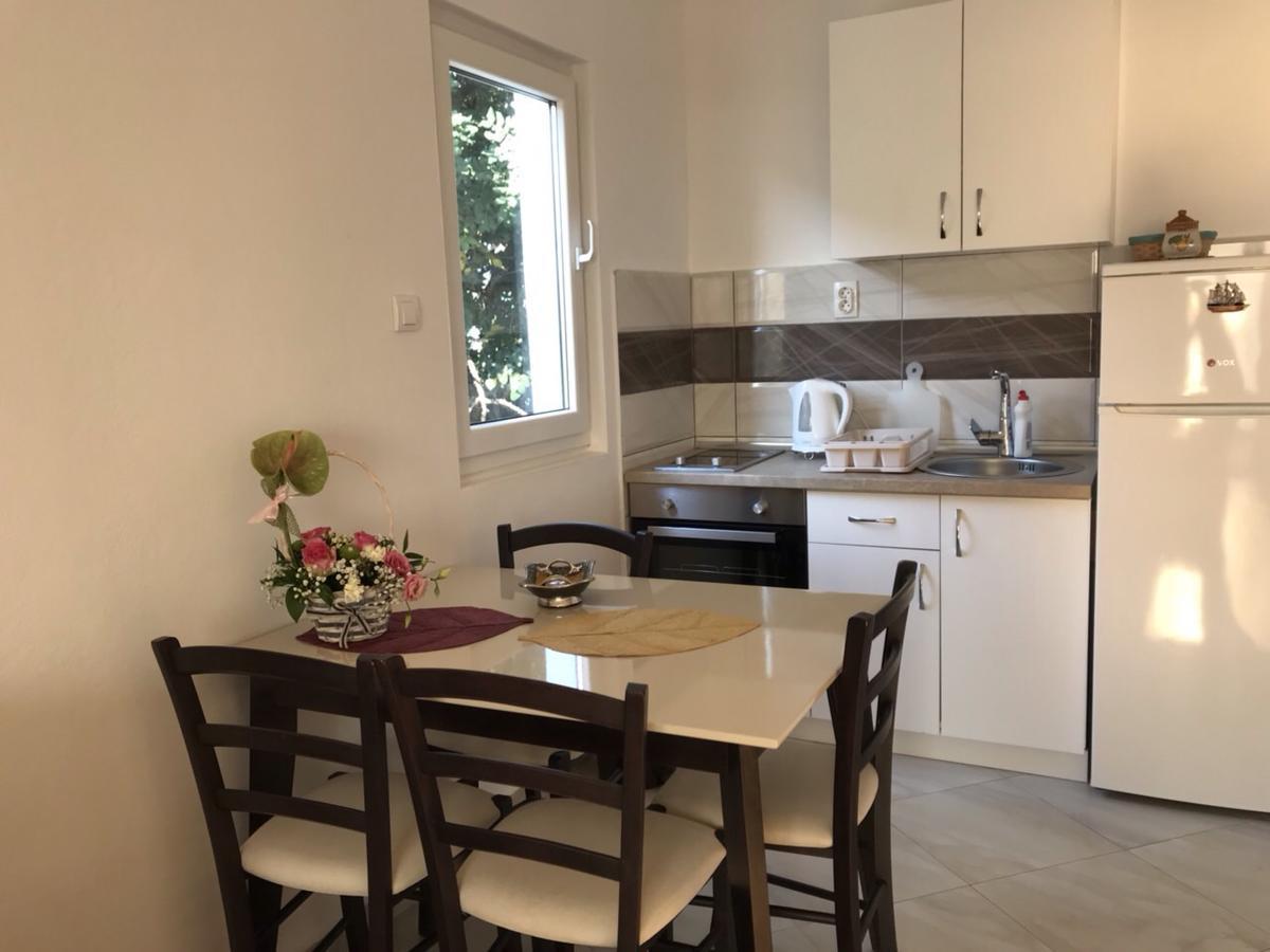 לושטיצה Apartmani Roganovic מראה חיצוני תמונה